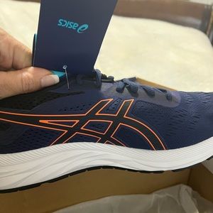 AsicsGel Excite-size 8 (Box says men bought pair same as these for myself and ❤️